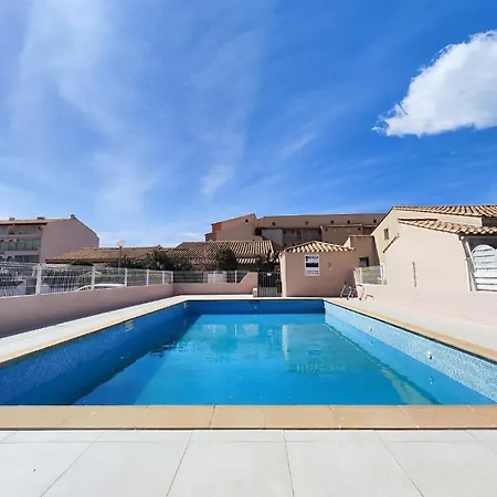 Dom wakacyjny Amazing In With Outdoor Swimming Pool Agde